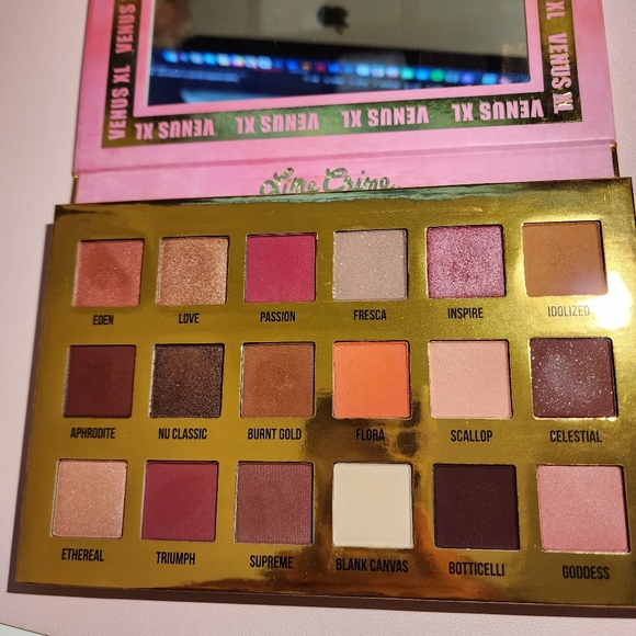 Lime Crime Venus XL eyeshadow palette - Picture 1 of 3